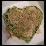 Cuor di risotto spinaci e panna gratinato su letto di lardo croccante Cuor di risotto spinaci e panna gratinato su letto di lardo croccante