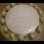 Sacher al cioccolato bianco farcita con crema al mascarpone e caffè