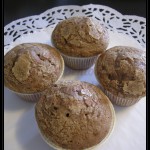 Muffin con crema al cioccolato farciti con crema alla vaniglia ed amarene