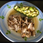 Pollo al limone ed erbe aromatiche con insalatina di avocado al basilico ed erba cipollina