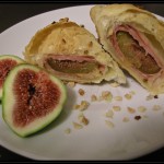 Fagottini di sfoglia con fichi e speck