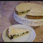 Crostata meringata con mandorle e mirtilli