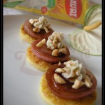 Mignon di farinata con gorgonzola, cipolle caramellate e nocciole