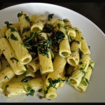 Tortiglioni con cime di ravanello ed acciughe