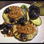 Lombino al miele, nocciole ed olive tostate su melanzana grigliata e Emmentaler
