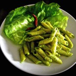 Penne al pesto di lattuga e mandorle