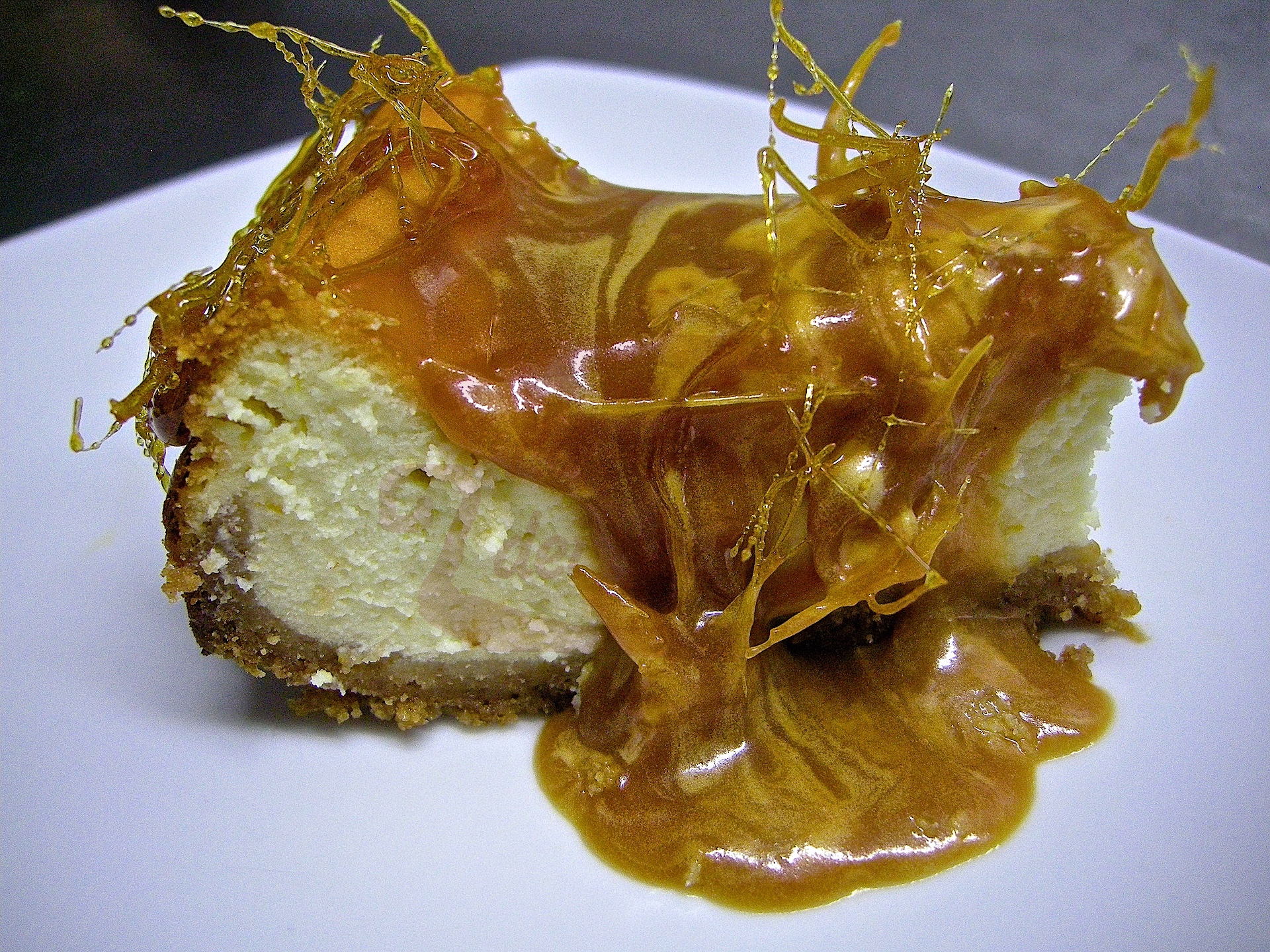 Cheesecake arancia, mou e fili di caramello