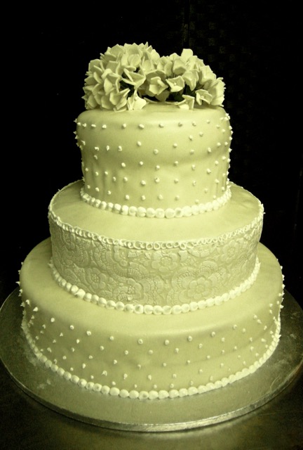 Wedding cake:"Ortensie, pizzo e tanto amore"